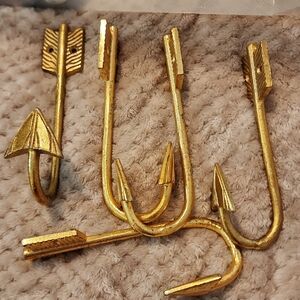 Gold Arrow Hooks Set